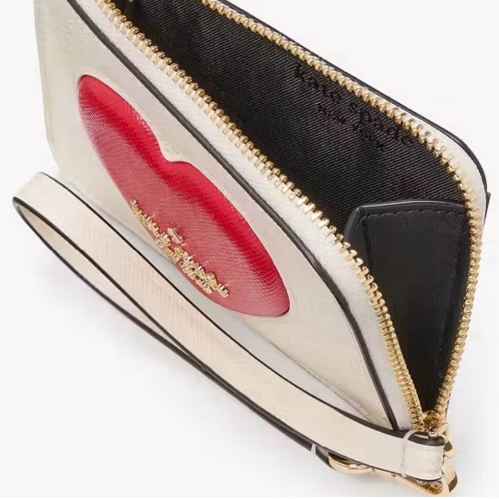 Kate Spade Red and Cream Heart Wristlet brand new - Picture 4 of 8
